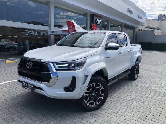 TOYOTA HILUX 2.8 D-4D TURBO DIESEL CD SRX PLUS 4X4 AUTOMÁTICO